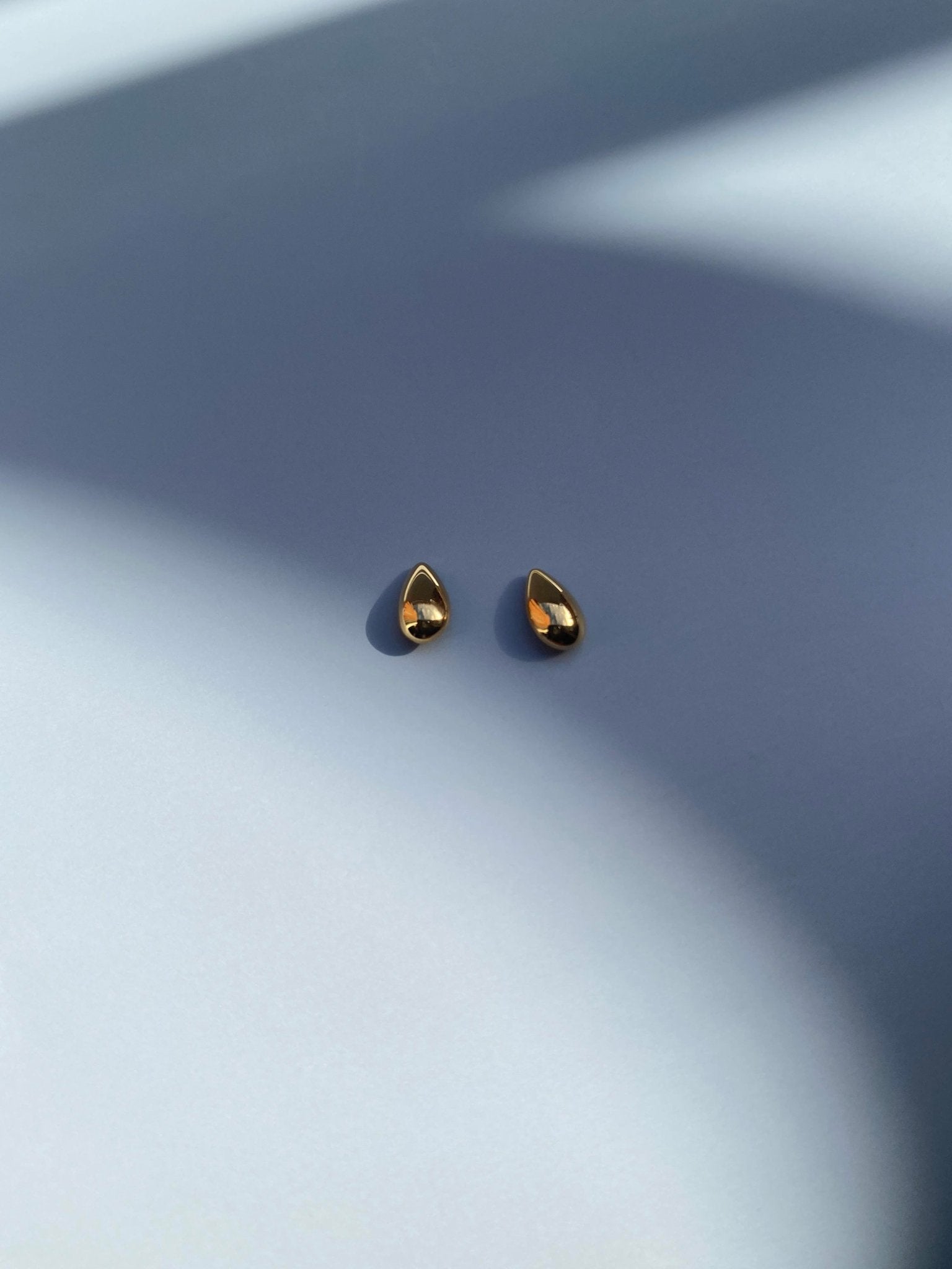 Capri Mini Waterdrop Studs - Mediterra